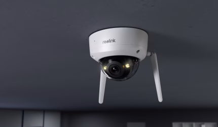 Reolink RLC-840WA postavljena kao vanjska dome kamera